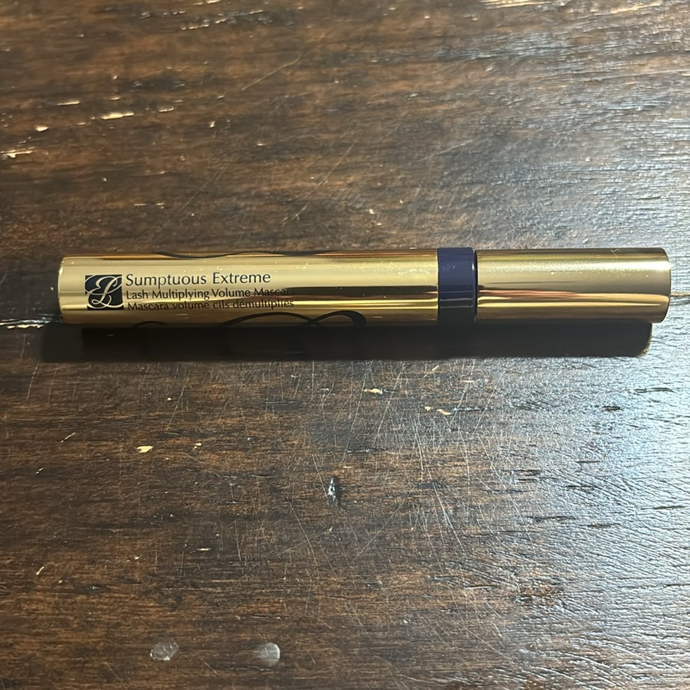 Estée Lauder 8-Piece Skincare, Lip, & Makeup Bundle - Picture 8 of 12